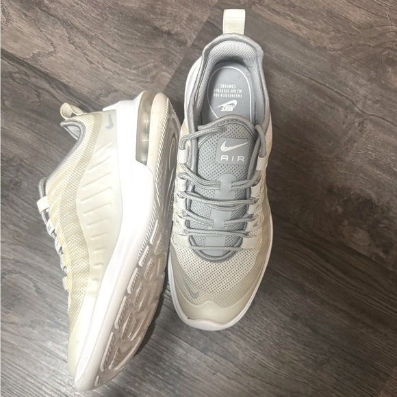 Nike Air Max Axis Running Sneakers Women's 7 - Picture 3 of 8